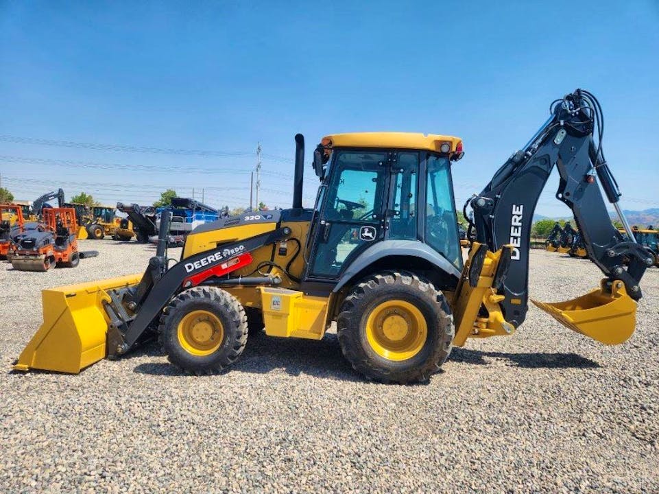John Deere 320P