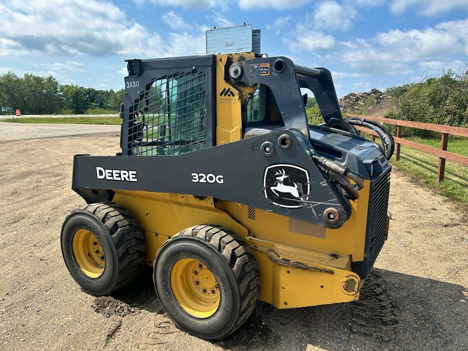 John Deere 320G