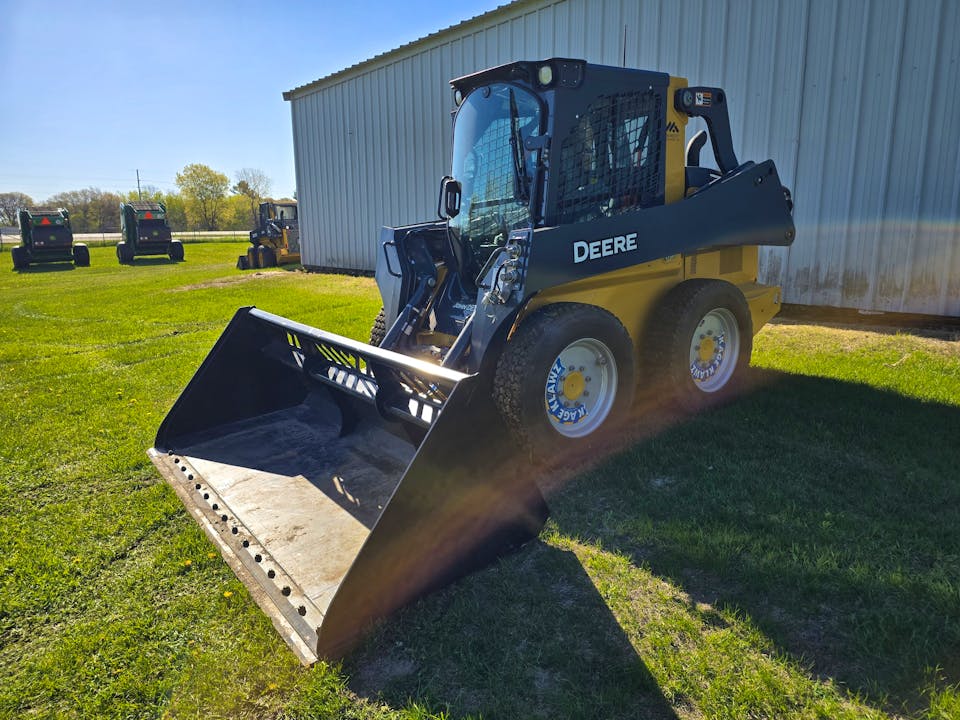 John Deere 320G