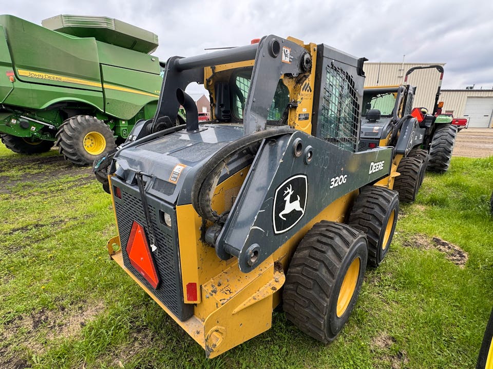 John Deere 320G