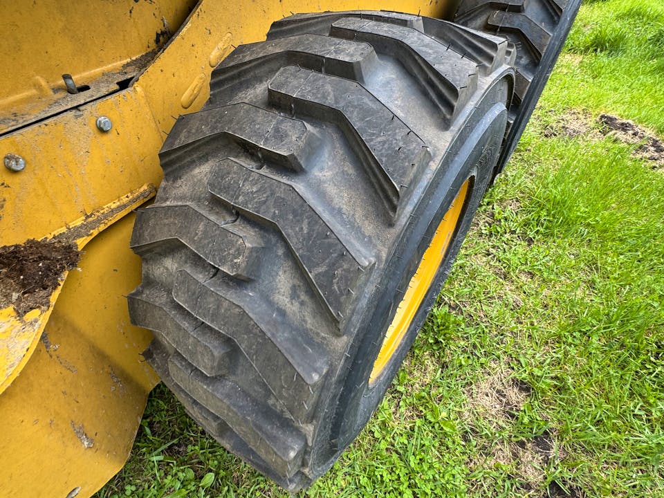 John Deere 320G