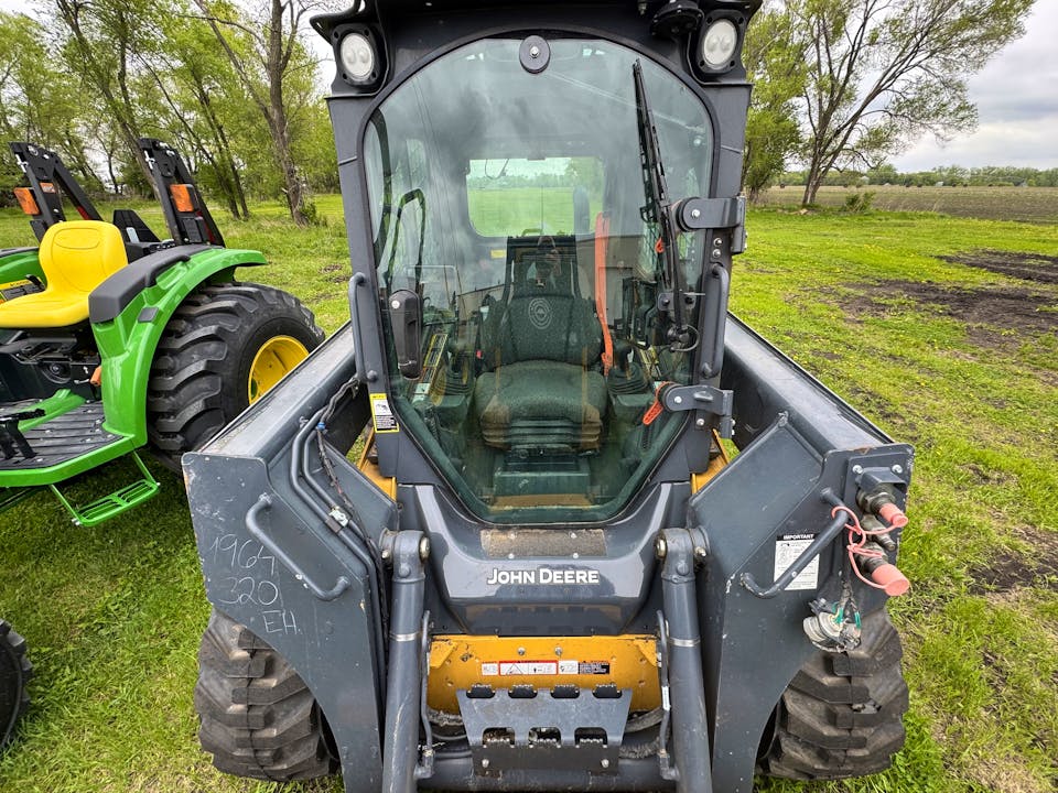 John Deere 320G