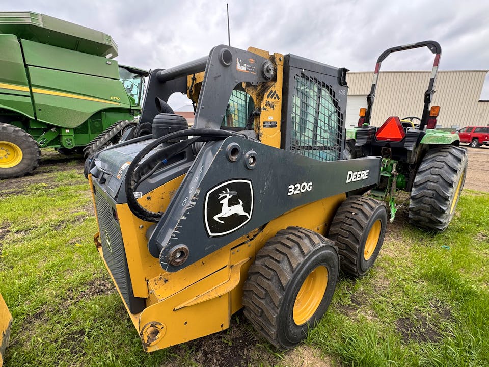 John Deere 320G