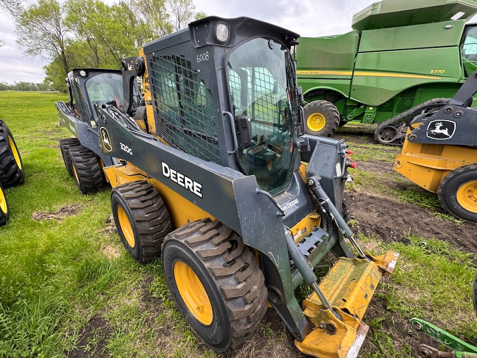 John Deere 320G