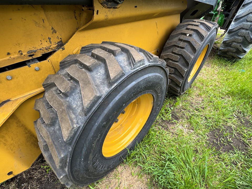 John Deere 320G