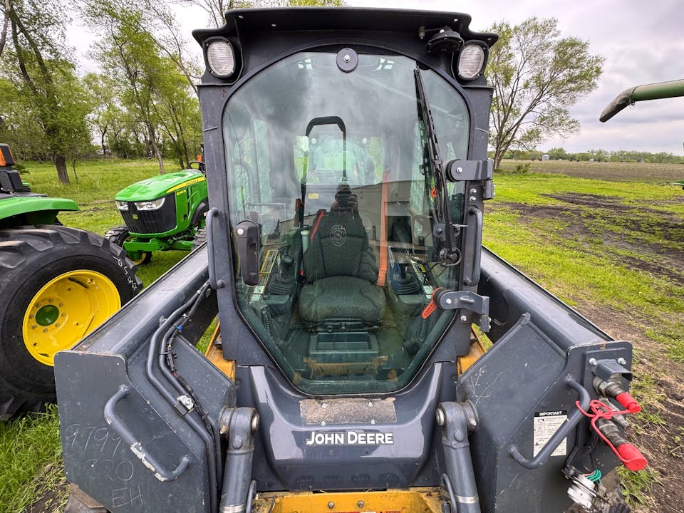 John Deere 320G