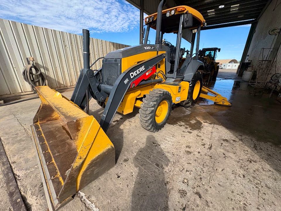 John Deere 320P