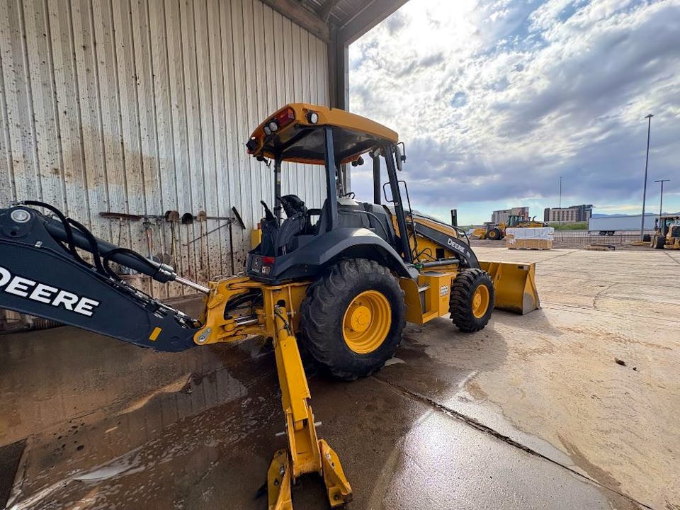 John Deere 320P