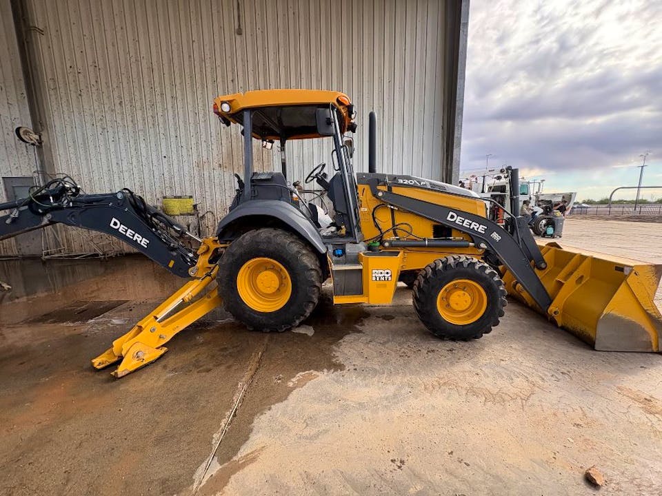 John Deere 320P