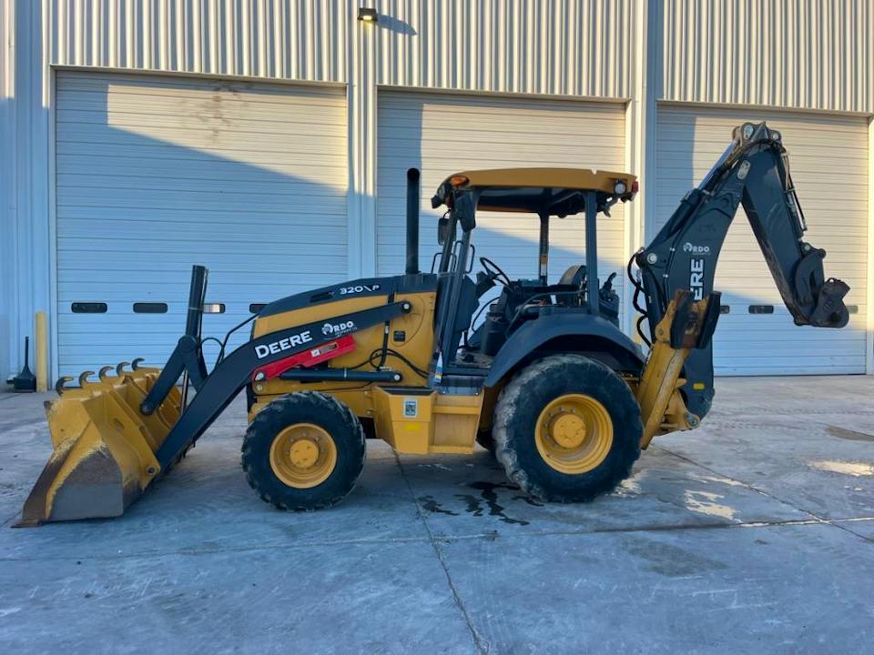 John Deere 320P