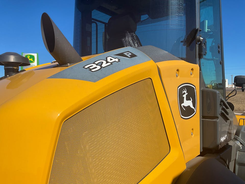 John Deere 324 P