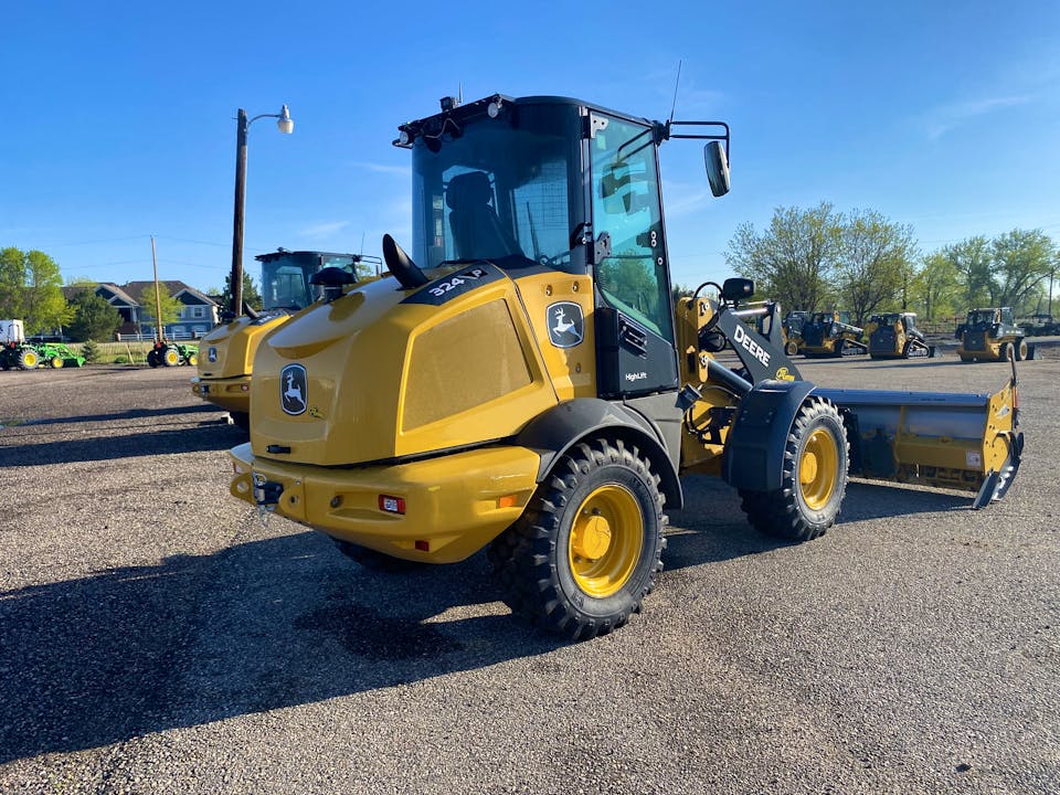 John Deere 324 P