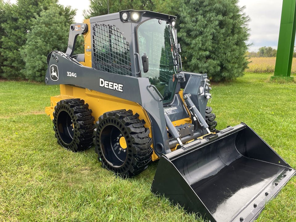 John Deere 324G