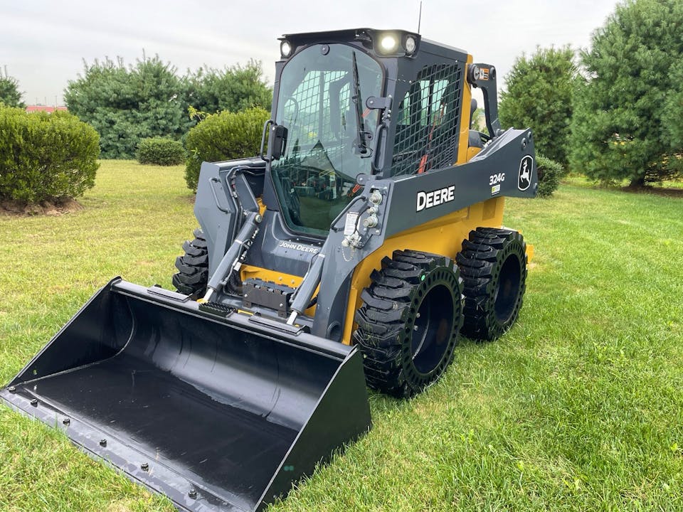 John Deere 324G
