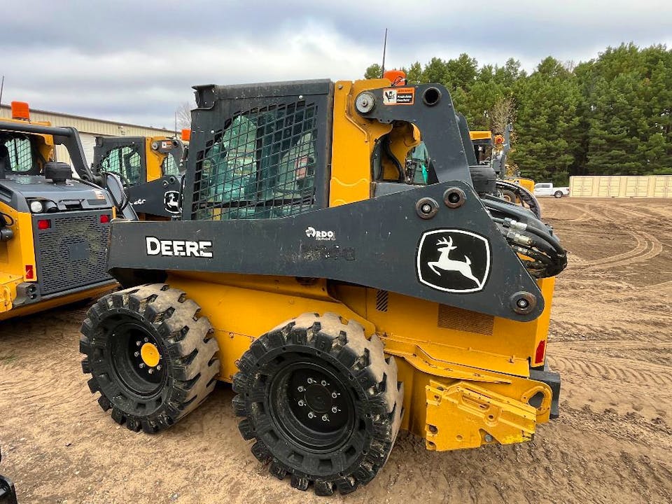 John Deere 324G
