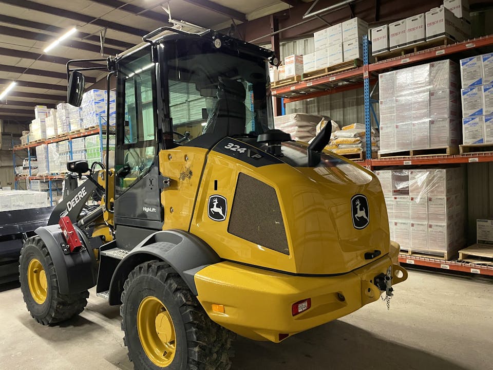 John Deere 324P