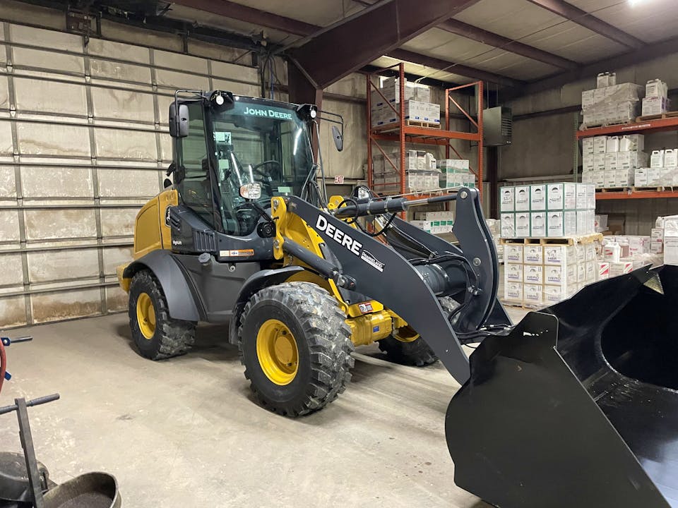 John Deere 324P