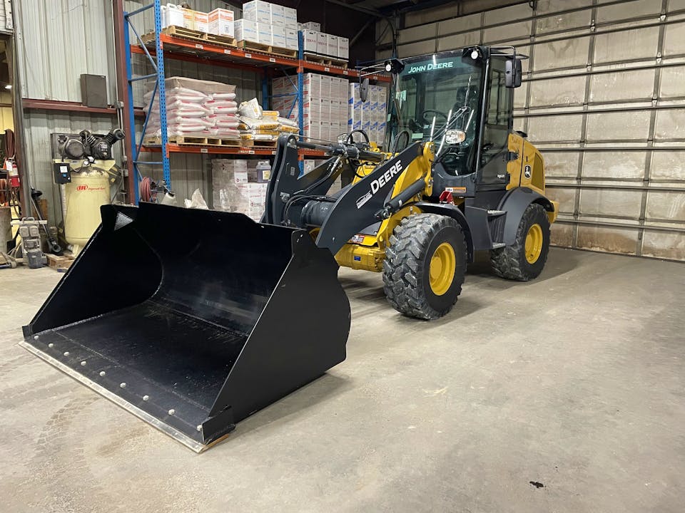 John Deere 324P