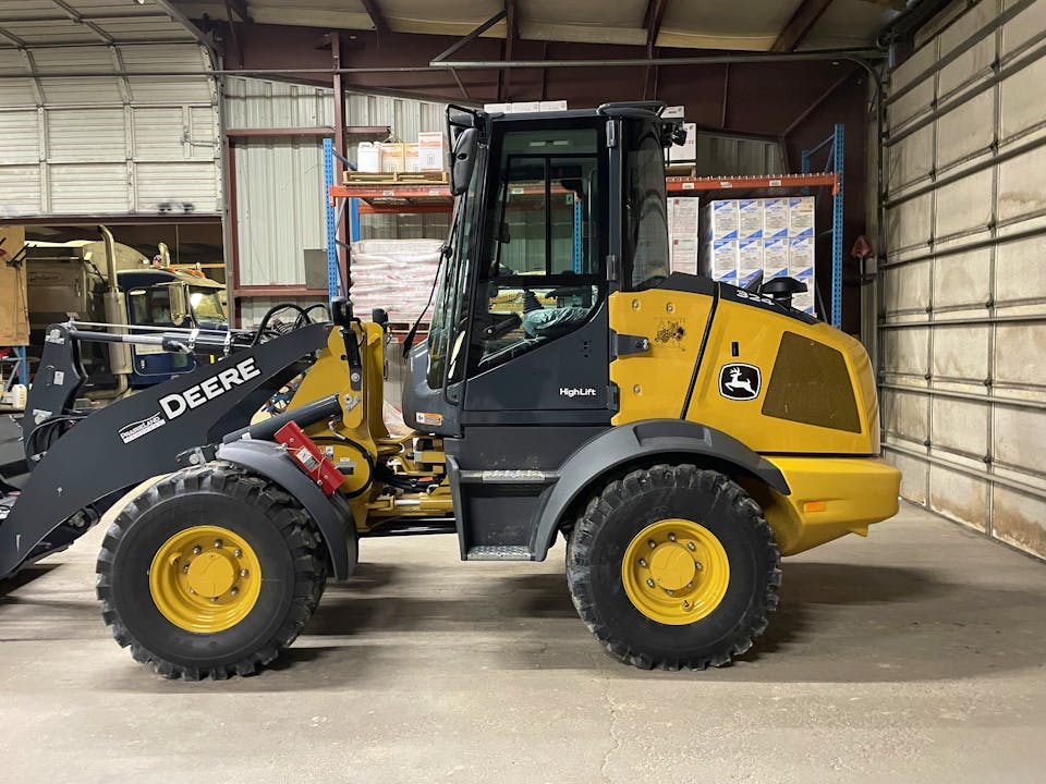 John Deere 324P