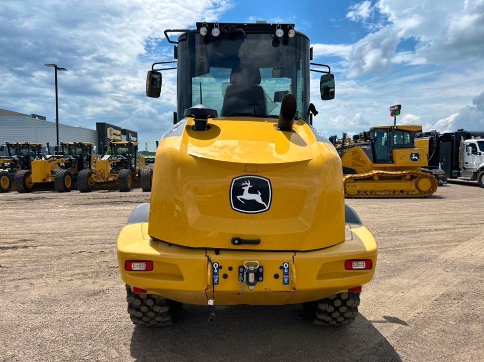 John Deere 324P