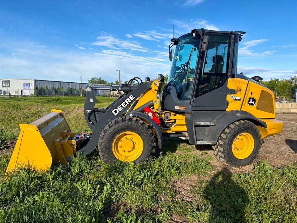 John Deere 324P