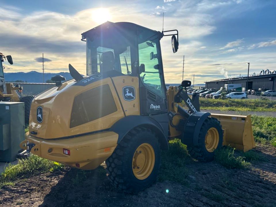 John Deere 324P