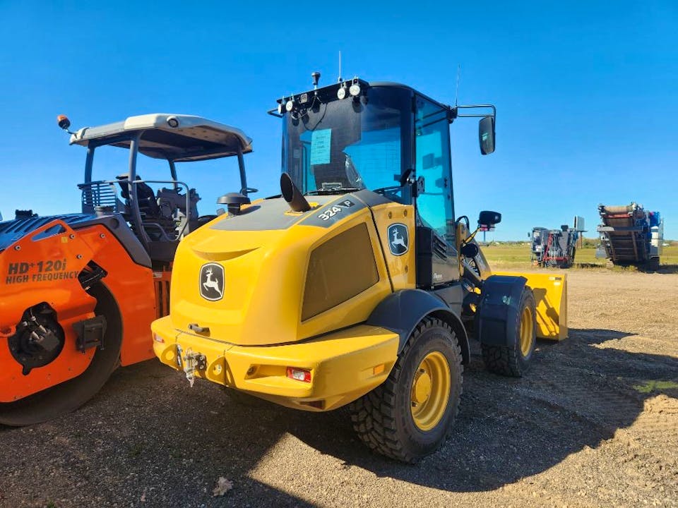 John Deere 324P