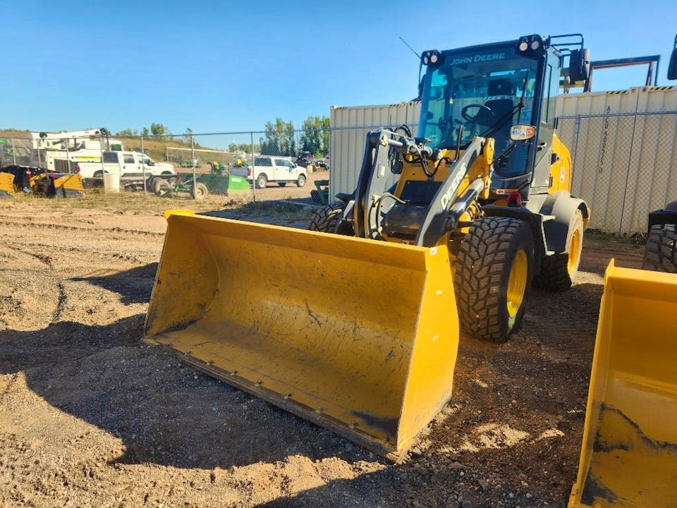 John Deere 324P
