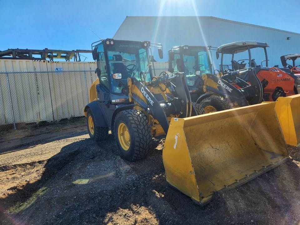 John Deere 324P