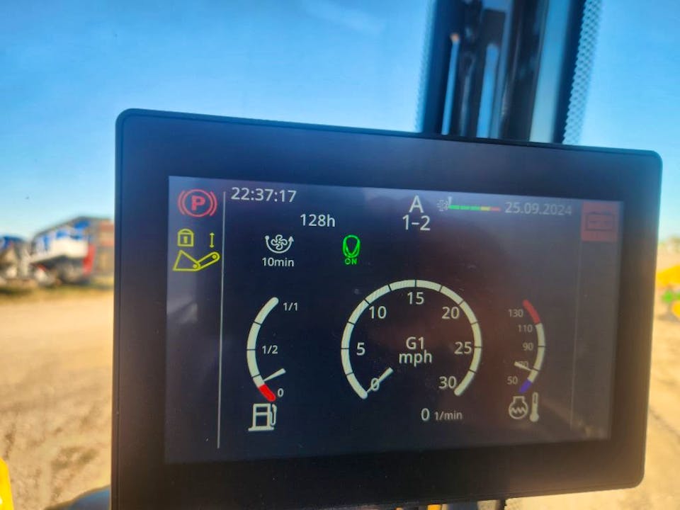 John Deere 324P