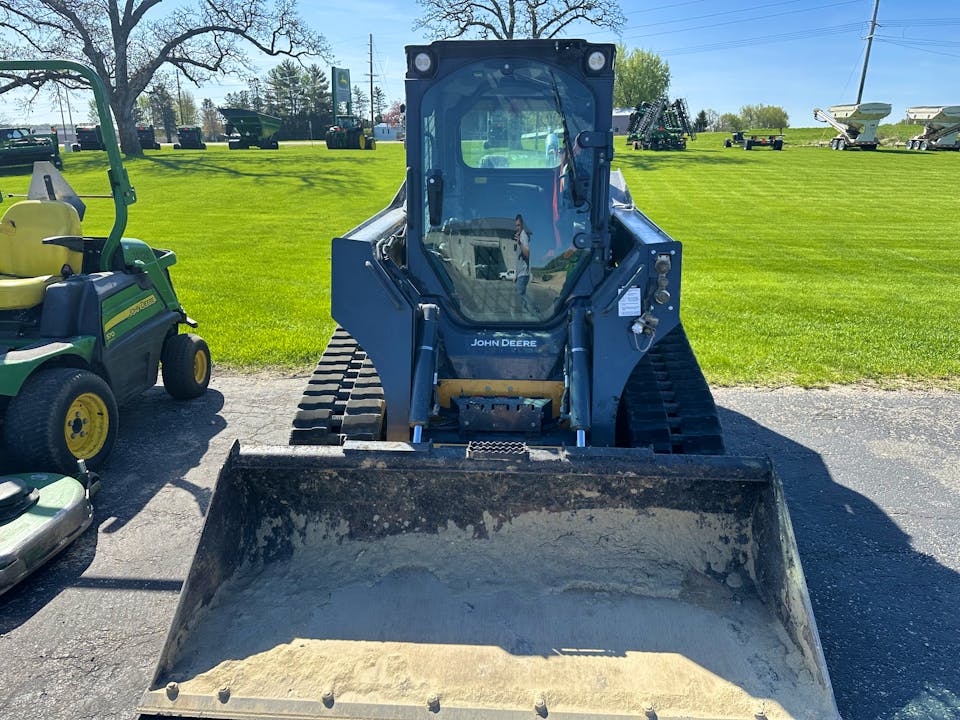 John Deere 325G