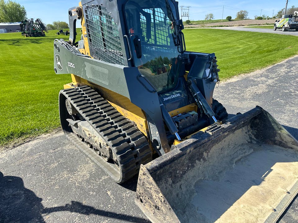 John Deere 325G