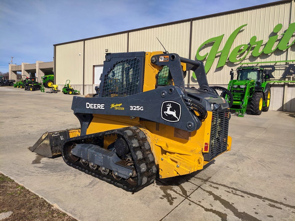 John Deere 325G
