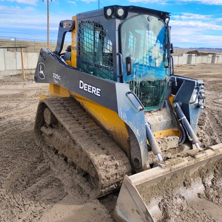 John Deere 325G