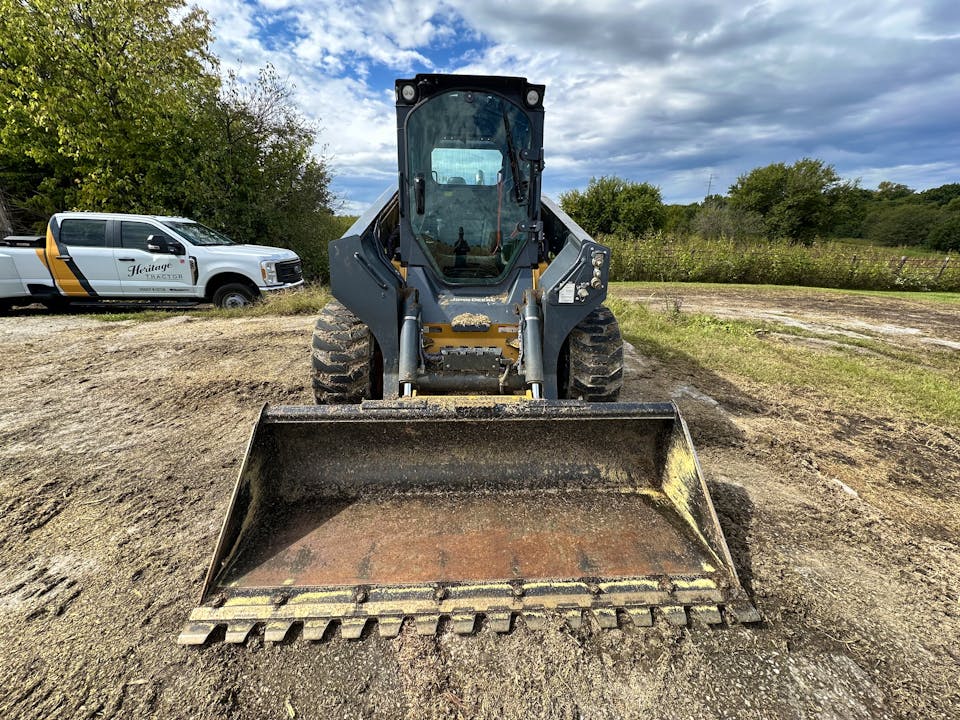 John Deere 332G