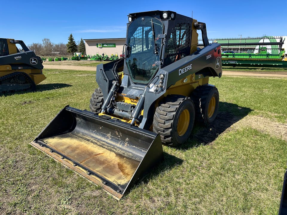 John Deere 332G