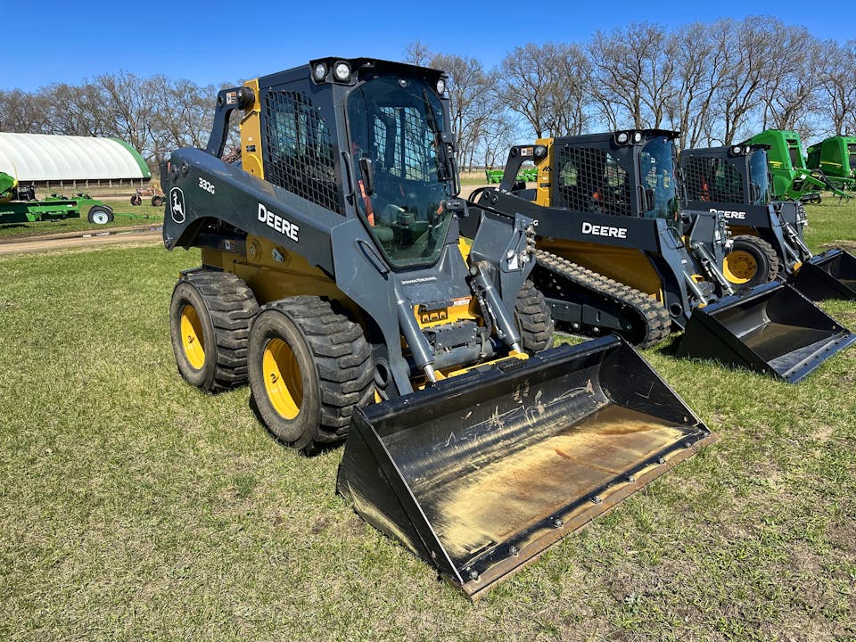 2024-john-deere-332g-729110