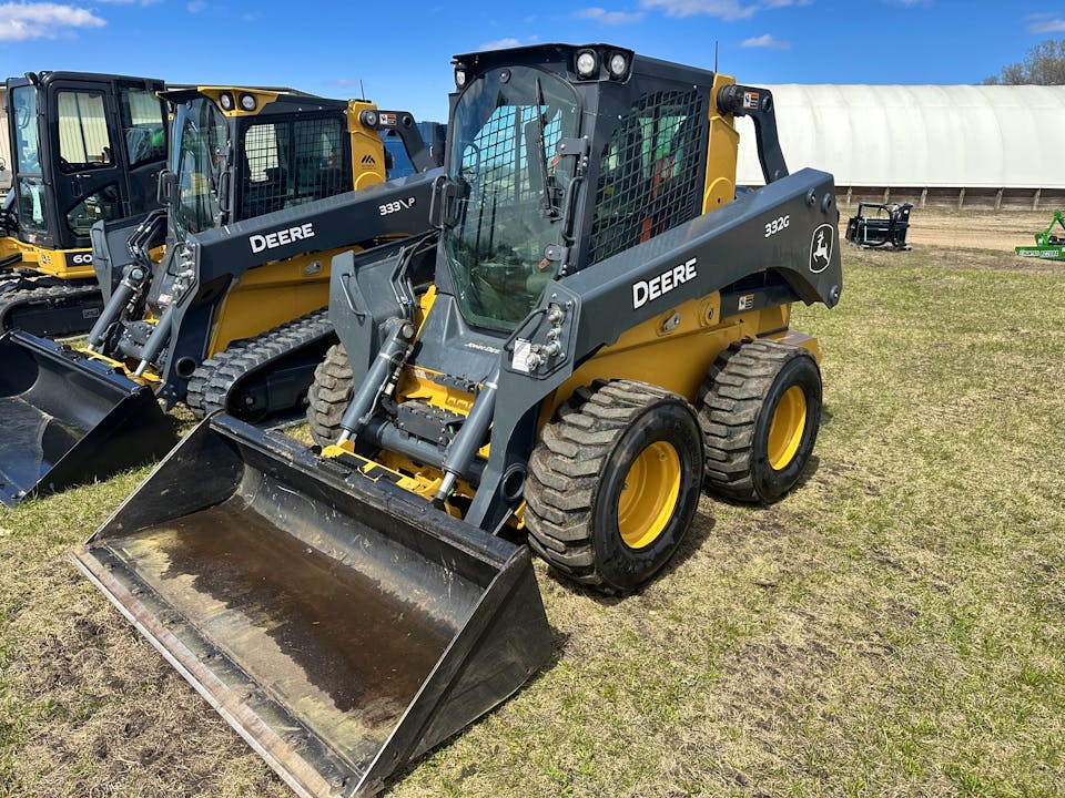 John Deere 332G