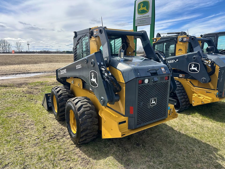 John Deere 332G