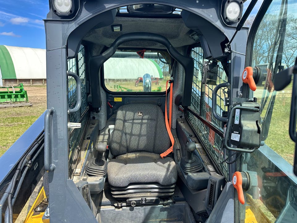 John Deere 332G