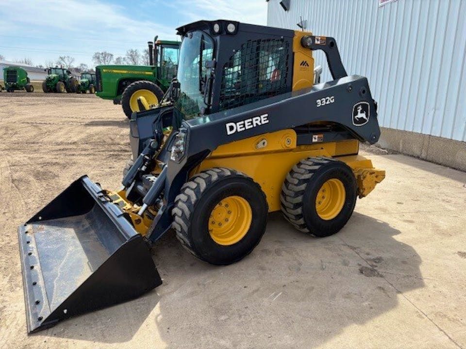 John Deere 332G