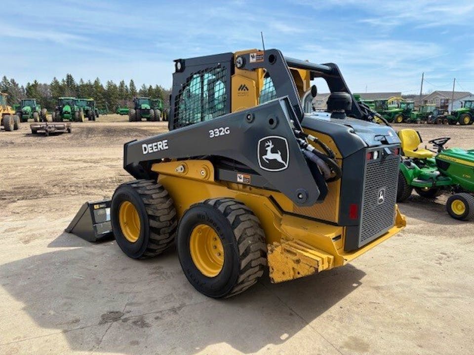 John Deere 332G