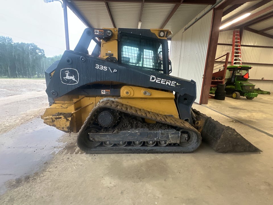 John Deere 335 P