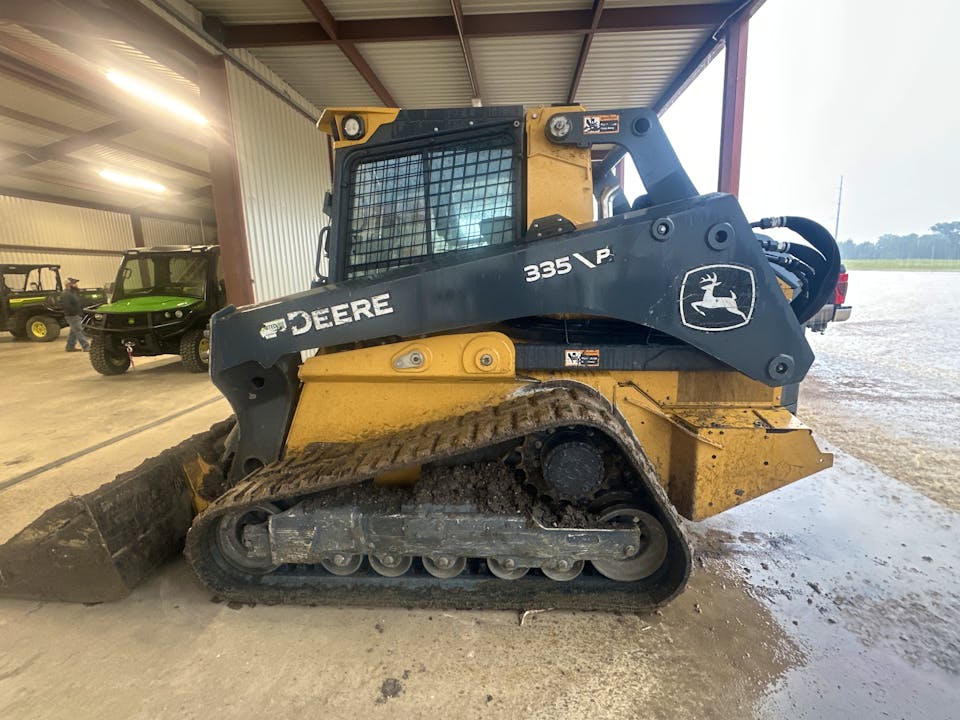 John Deere 335 P
