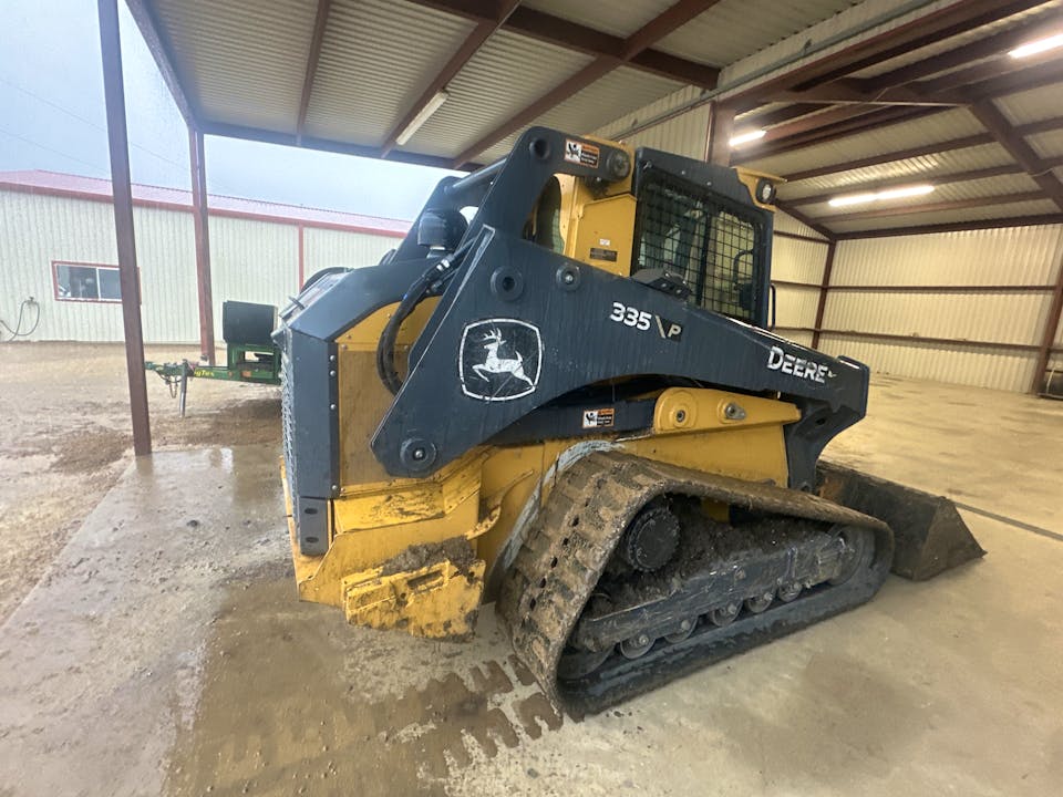 John Deere 335 P