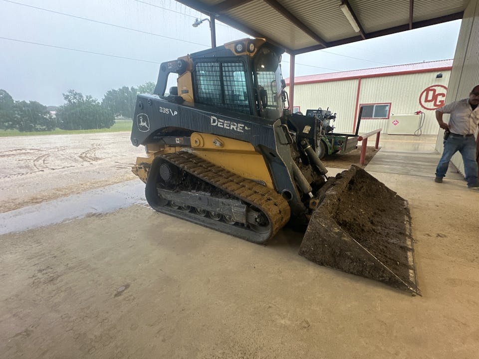 John Deere 335 P