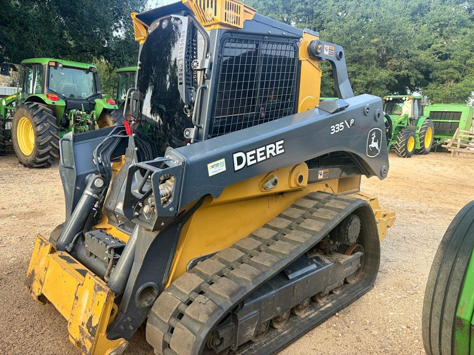 John Deere 335 P