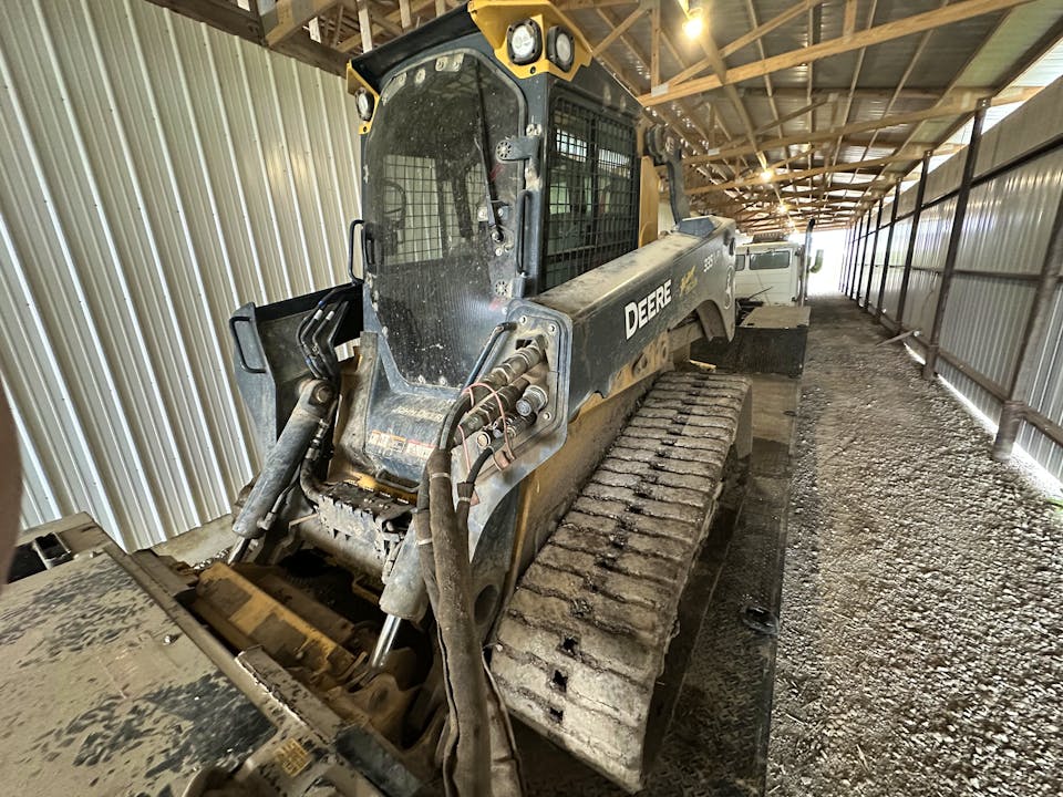 John Deere 335 P