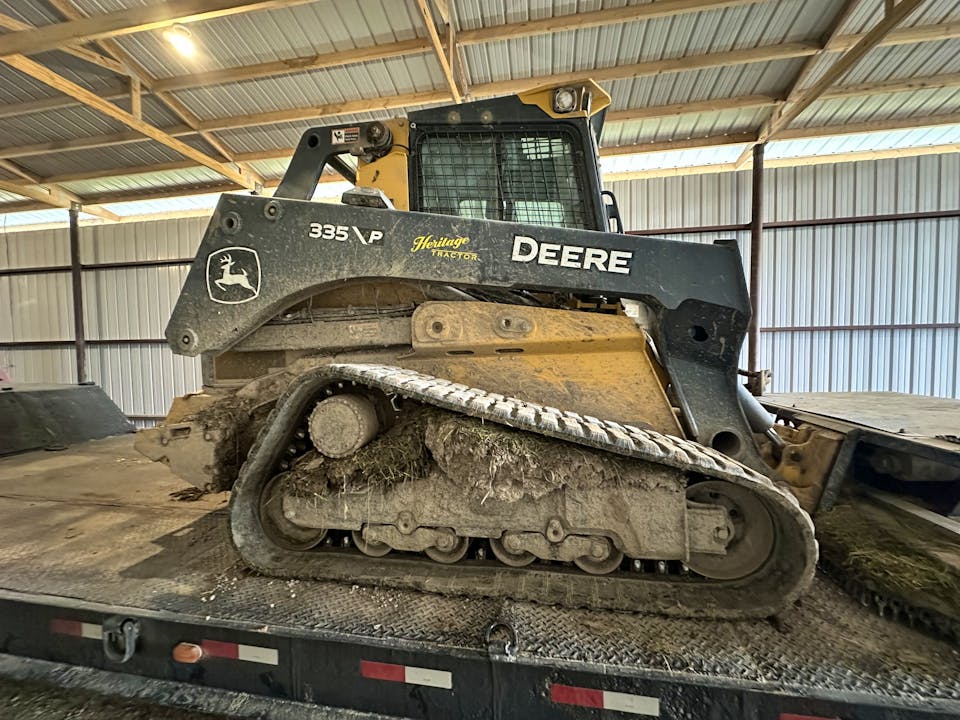 John Deere 335 P