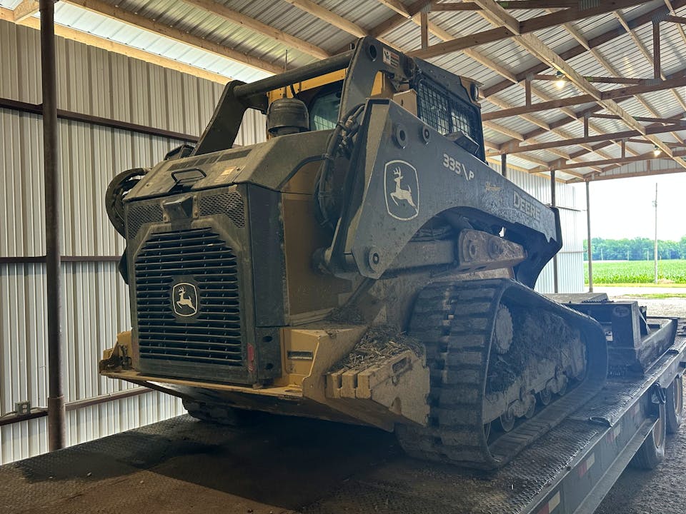 John Deere 335 P